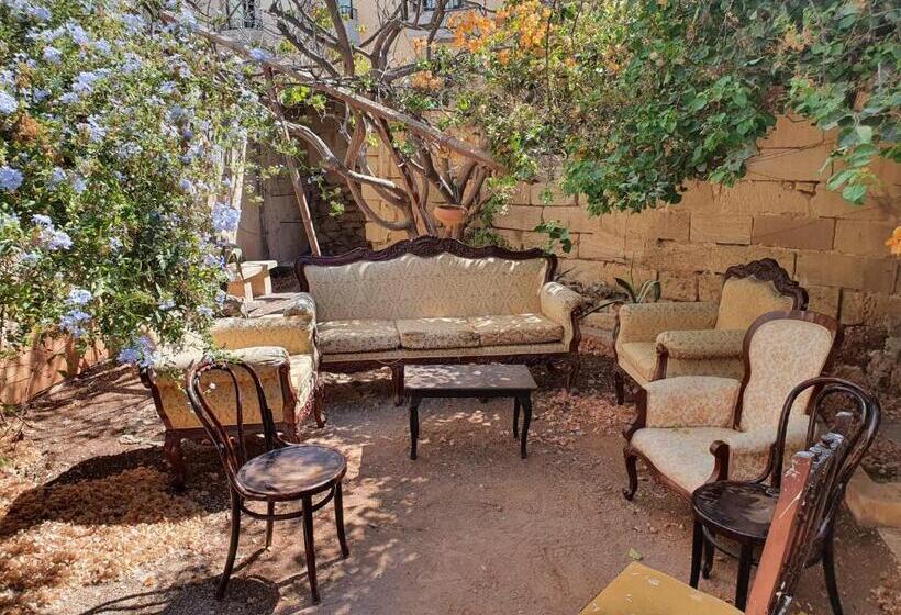 پانسیون Ave Maria Guest House