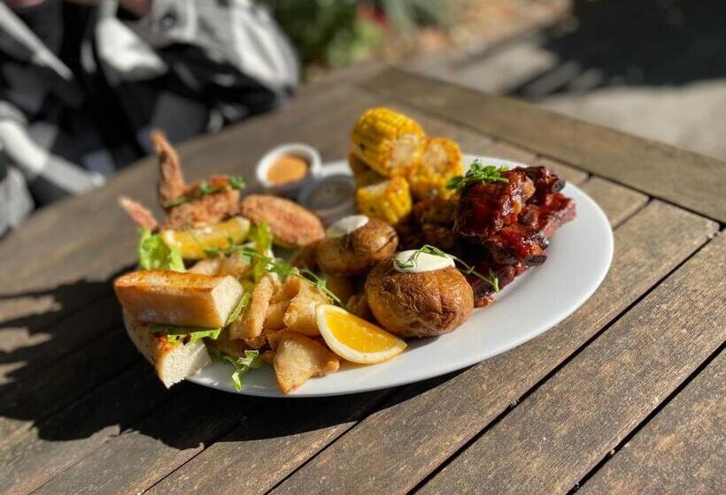 The Grand Hotel & Bar Akaroa