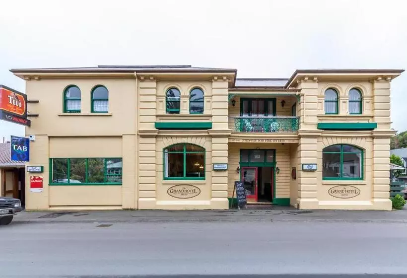 The Grand Hotel & Bar   Akaroa