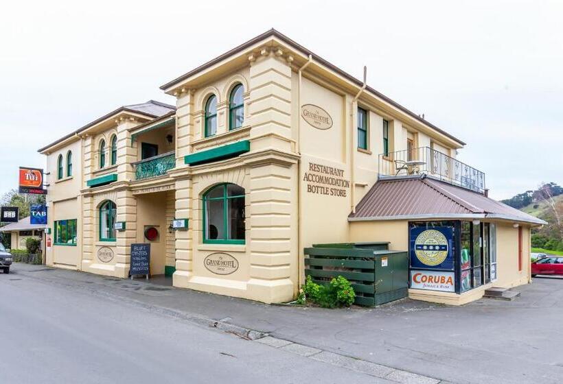 The Grand Hotel & Bar Akaroa