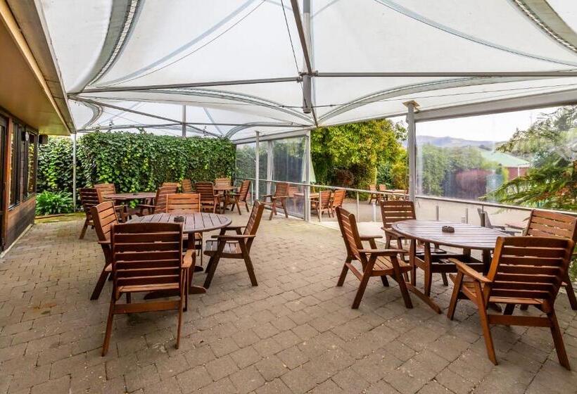 The Grand Hotel & Bar Akaroa