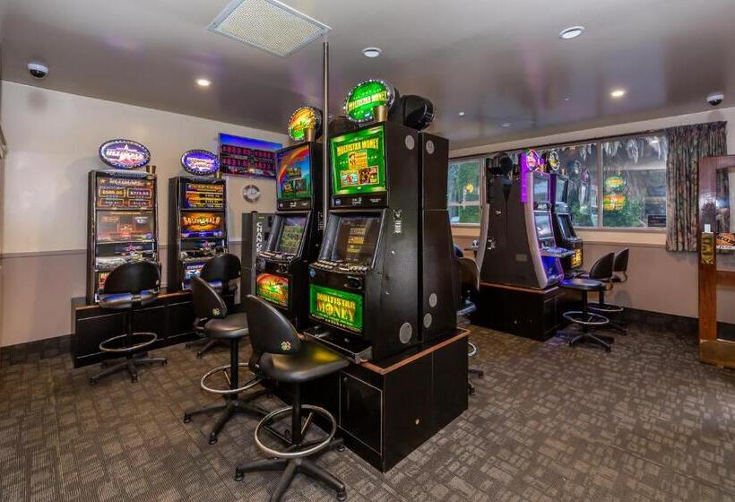 The Grand Hotel & Bar Akaroa