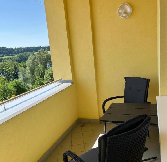 Ubytování Hanka V Hotelovém Pokoji C408 Top View