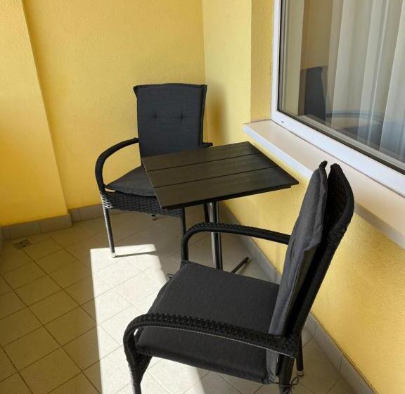 Ubytování Hanka V Hotelovém Pokoji C408 Top View