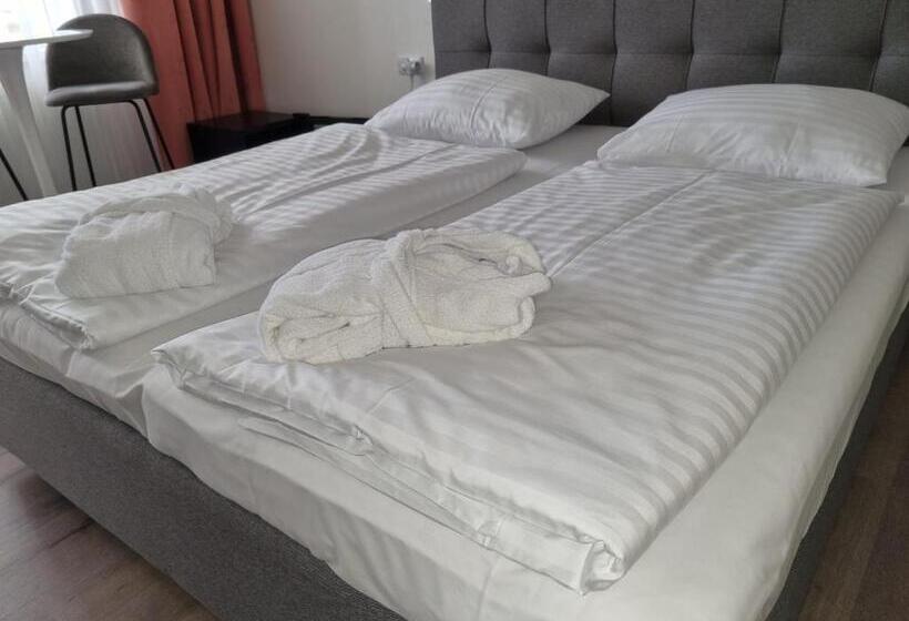 Ubytování Hanka V Hotelovém Pokoji C408 Top View