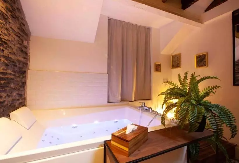 Aamiaismajoitus (B&B) Love Room Bohème Les Petits Plaisirs
