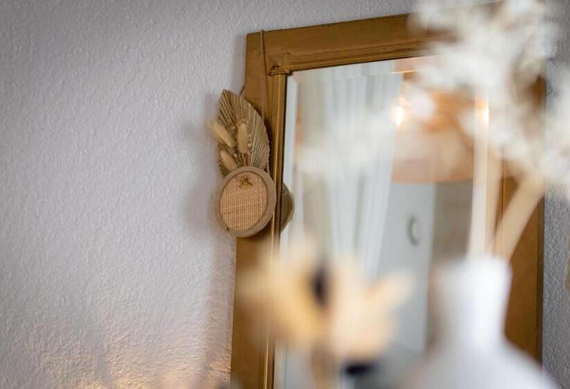 تختخواب و صبحانه Love Room Bohème Les Petits Plaisirs