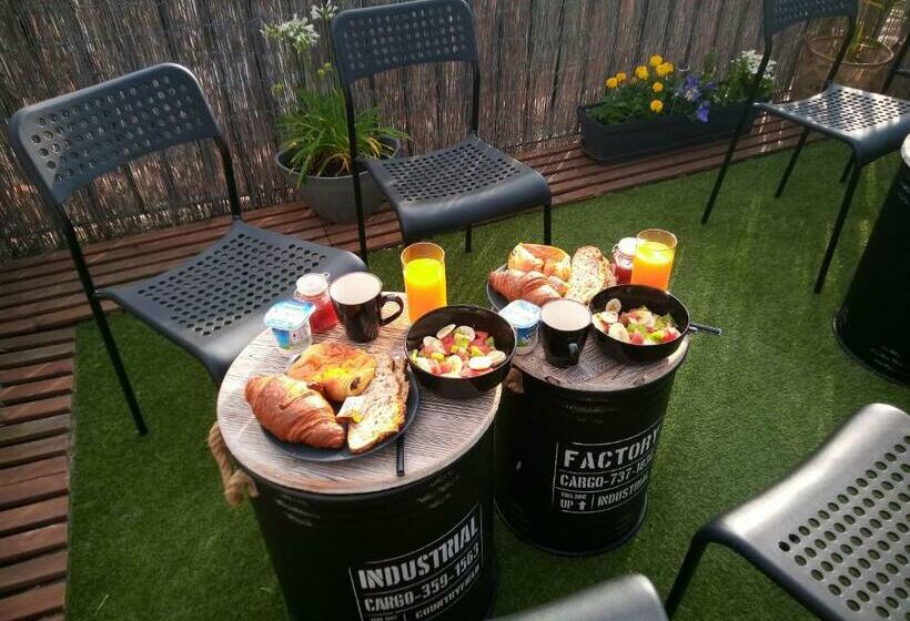 Bed and Breakfast Rooftop Face à La Cité  Rfc