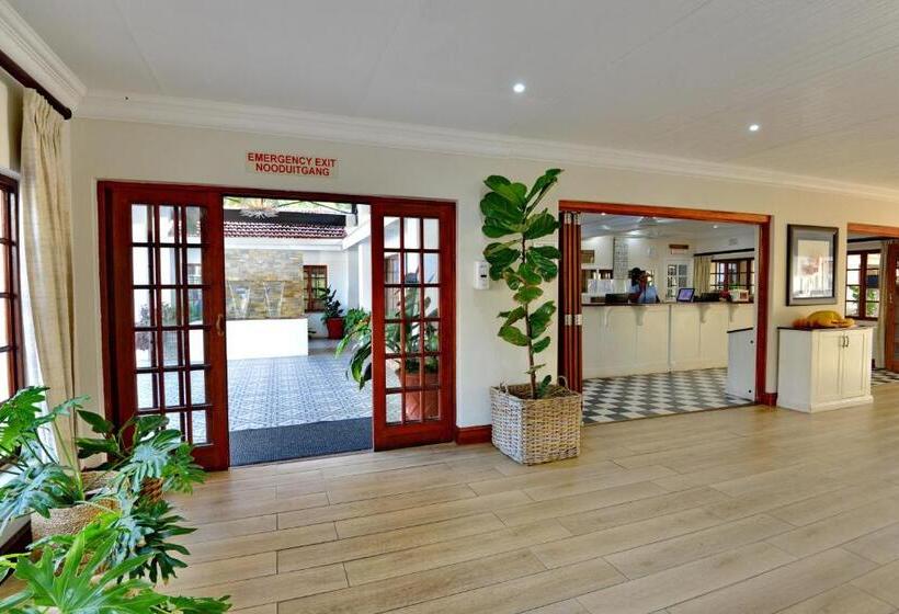 فندق Pumula Beach