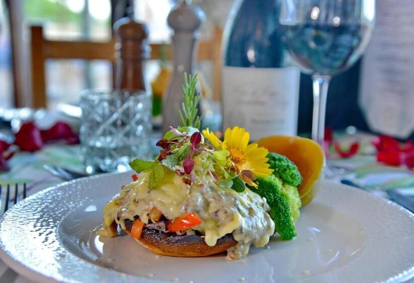 فندق Pumula Beach