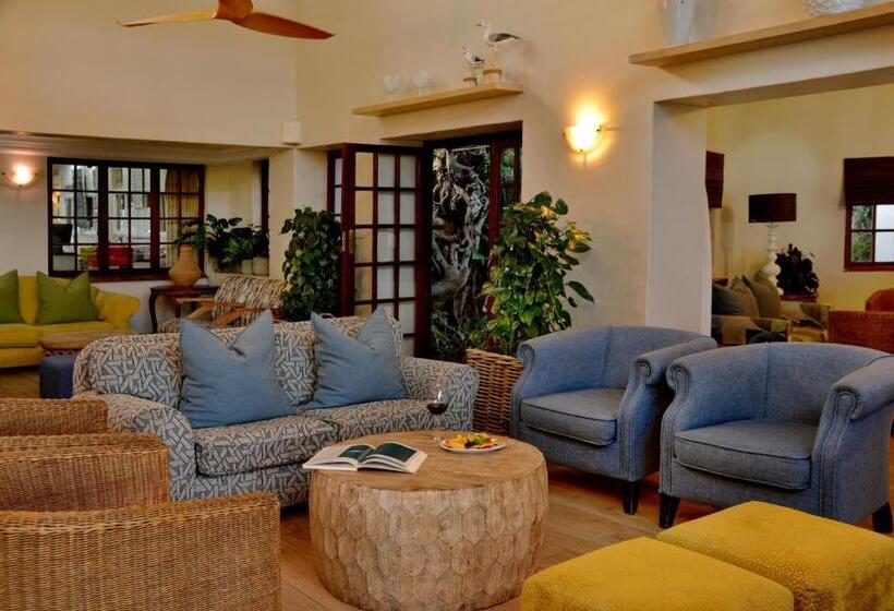 فندق Pumula Beach