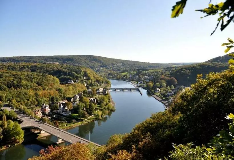 پانسیون Au Fond Du Jardin