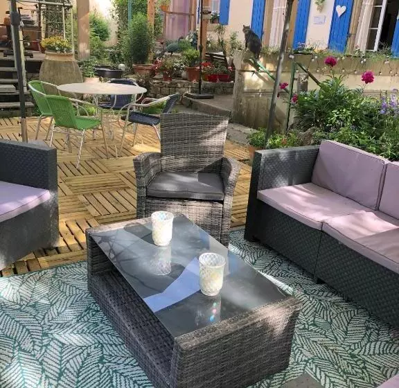 Majatalo La Vie En Roses