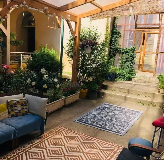 Majatalo La Vie En Roses