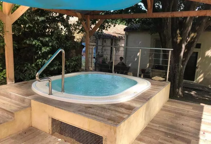 Majatalo La Vie En Roses