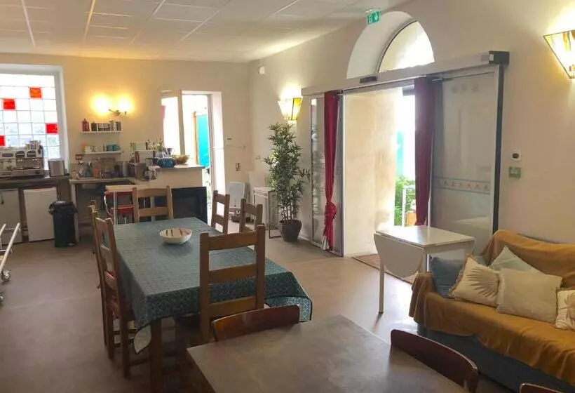 Majatalo La Vie En Roses