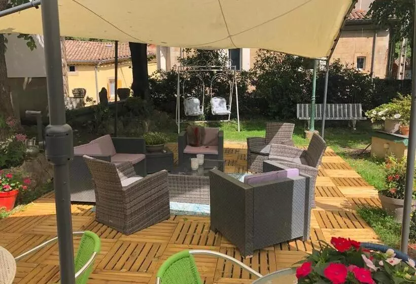 Majatalo La Vie En Roses