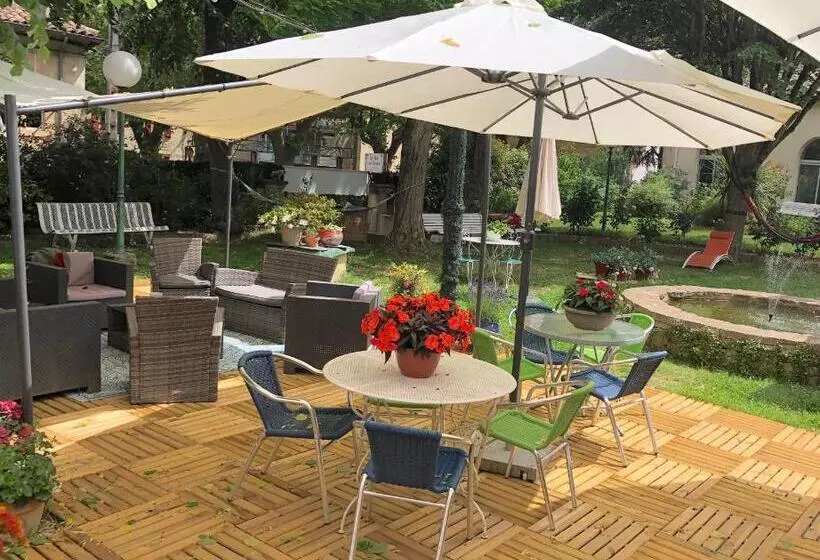 Majatalo La Vie En Roses