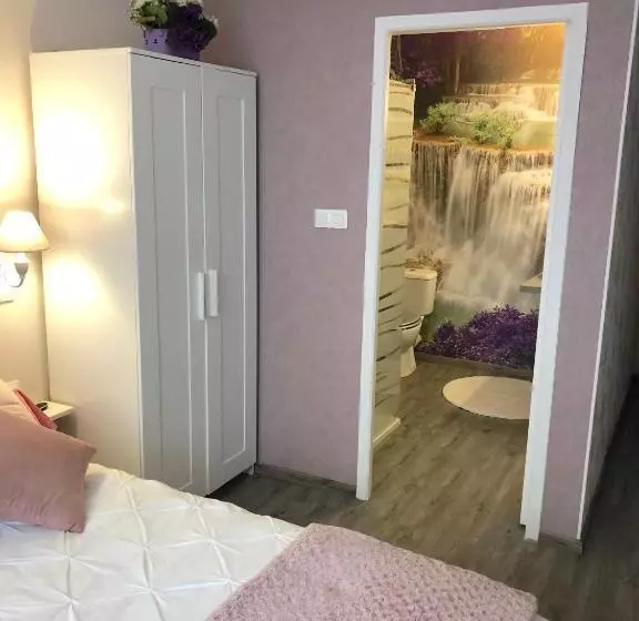 Majatalo La Vie En Roses