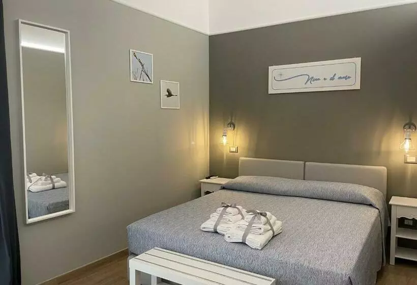 Majatalo Nina E Il Mare