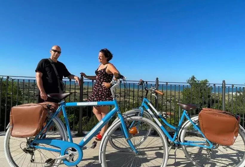 Majatalo Nina E Il Mare