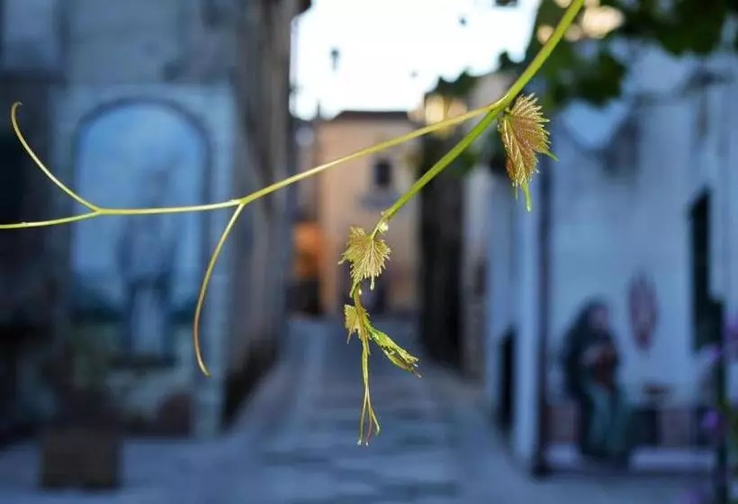 Majatalo Nina E Il Mare