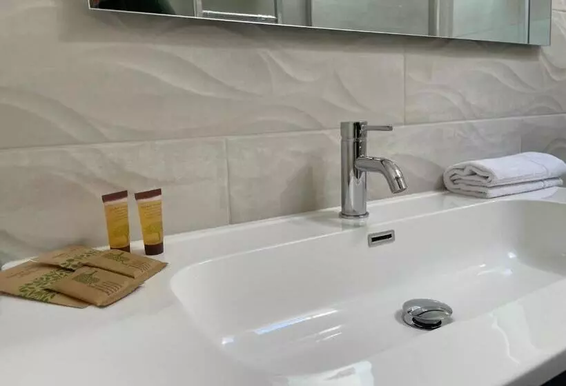 Majatalo Nina E Il Mare