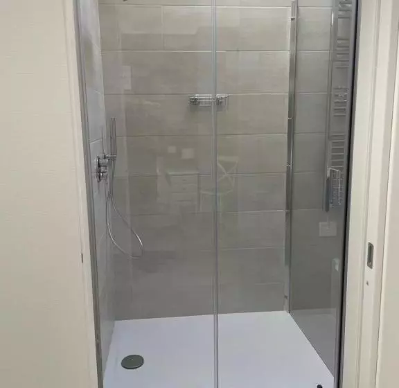 Majatalo Nina E Il Mare