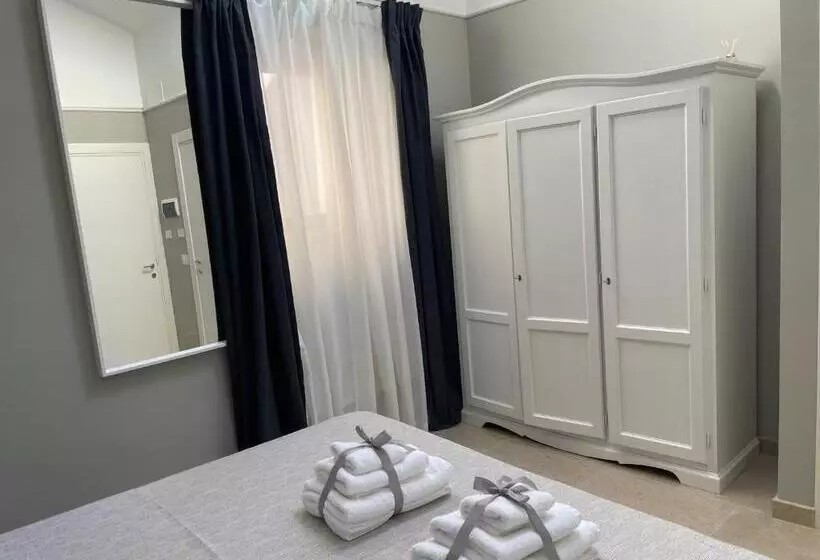 Majatalo Nina E Il Mare