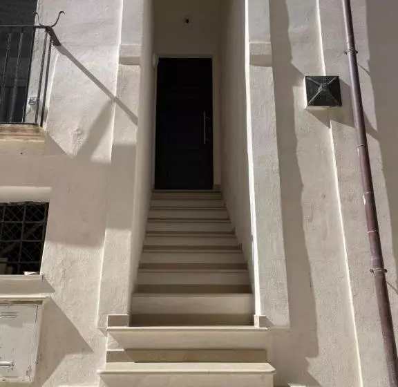 Majatalo Nina E Il Mare