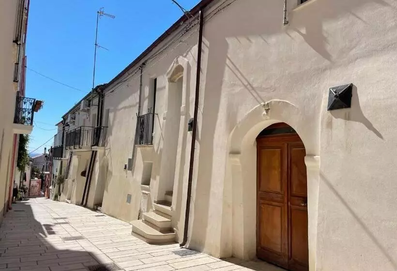 Majatalo Nina E Il Mare