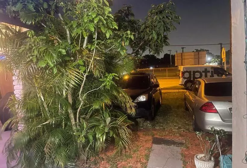 Miami Vibes Hostel Like Shared Room