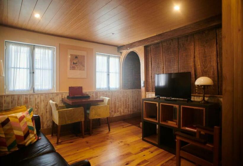 پانسیون Casa Da Praça Velha Guest House