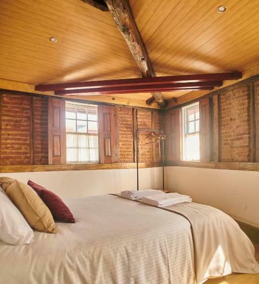 پانسیون Casa Da Praça Velha Guest House