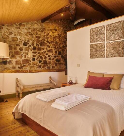 پانسیون Casa Da Praça Velha Guest House