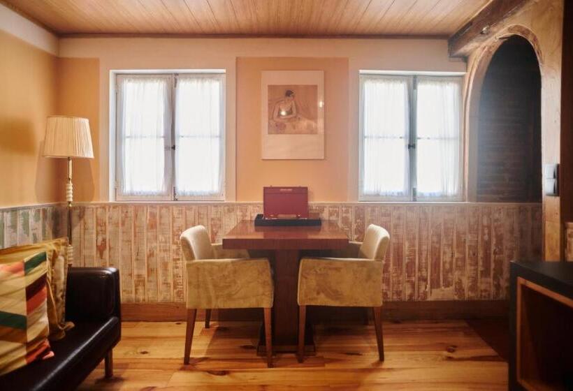 پانسیون Casa Da Praça Velha Guest House