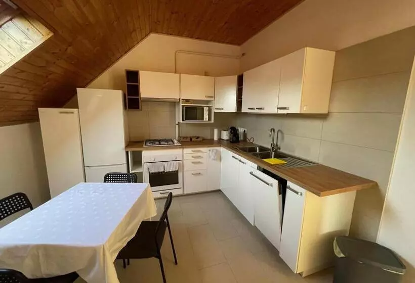 ペンション Várlak Vendégház