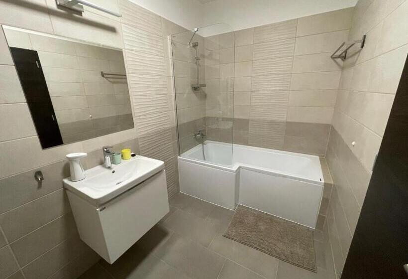 膳宿费 Várlak Vendégház