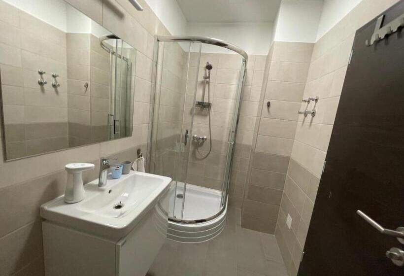 膳宿费 Várlak Vendégház