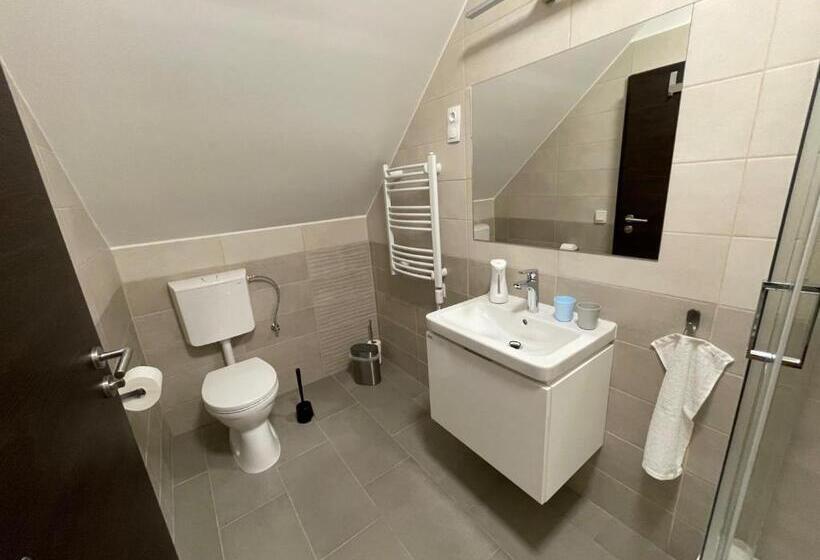 膳宿费 Várlak Vendégház