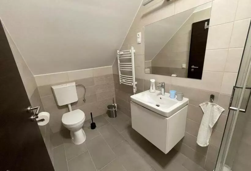 ペンション Várlak Vendégház