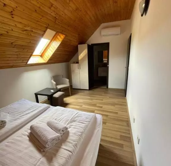 ペンション Várlak Vendégház