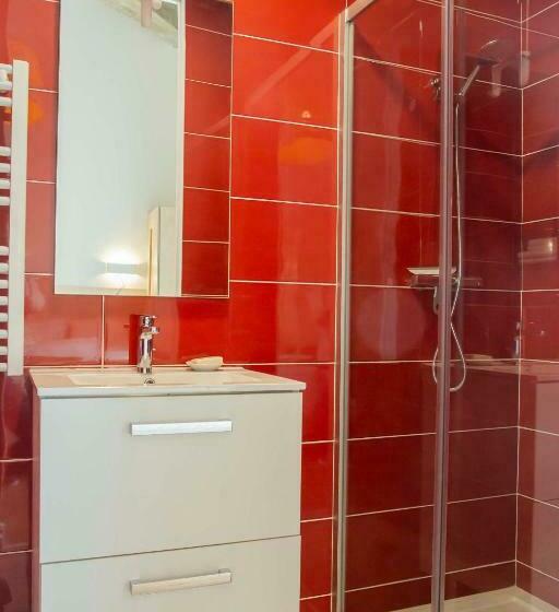 تختخواب و صبحانه Une Chambre à L Economat