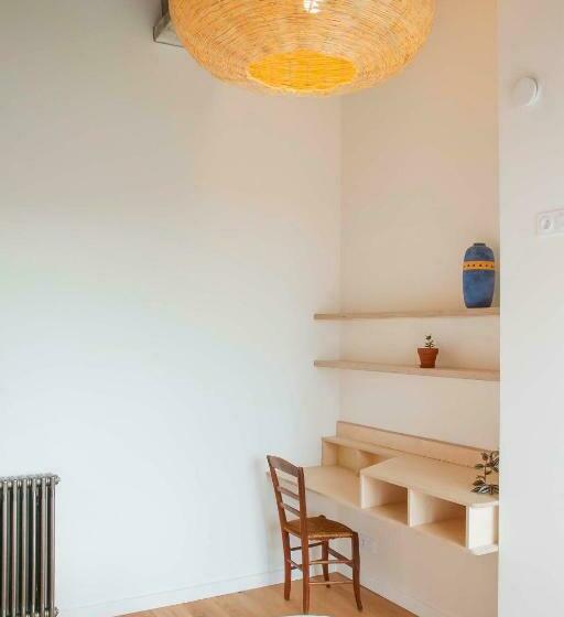 تختخواب و صبحانه Une Chambre à L Economat