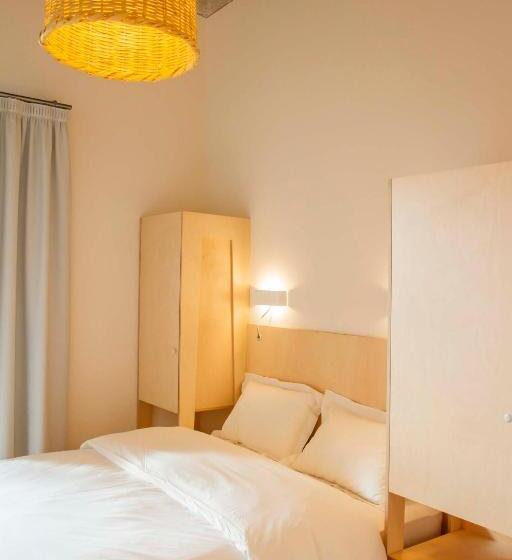 تختخواب و صبحانه Une Chambre à L Economat