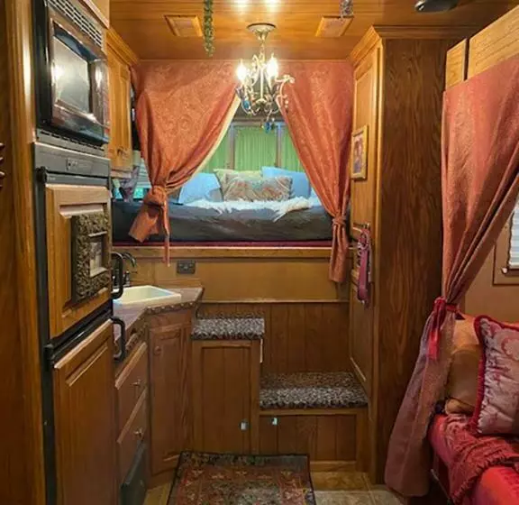 ホテル The Pony Experience; Glamping With Private Petting Zoo