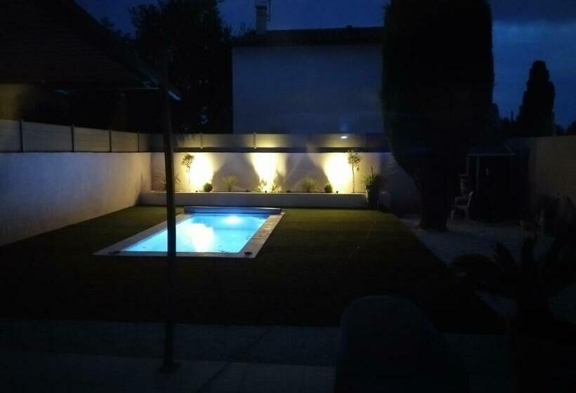 مبيت وإفطار Jas Dou Felibrige