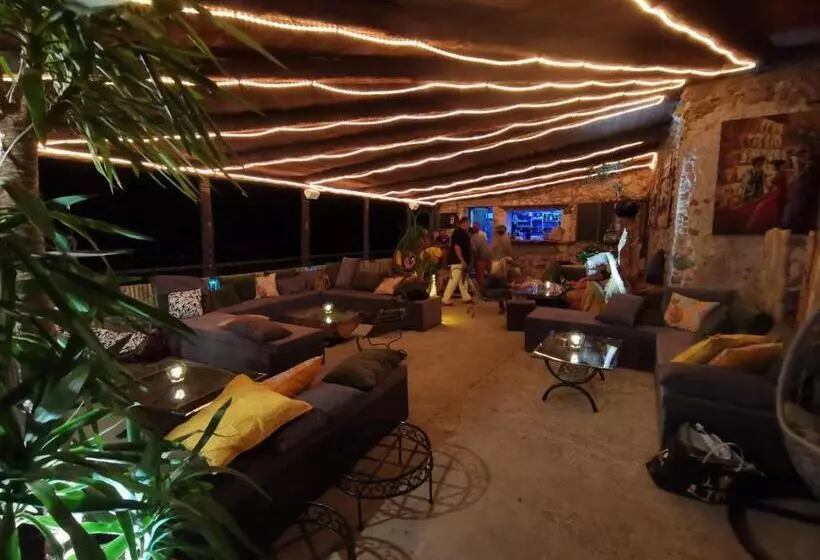 ベッドアンドブレックファースト Le Moulin Du Temps  Chambres Et Lounge Bar Au Bord De La Rivière