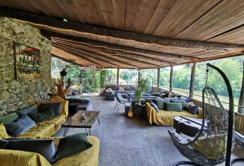 ベッドアンドブレックファースト Le Moulin Du Temps  Chambres Et Lounge Bar Au Bord De La Rivière