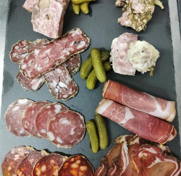 Bed and Breakfast Le Moulin Du Temps Chambres Et Lounge Bar Au Bord De La Rivière